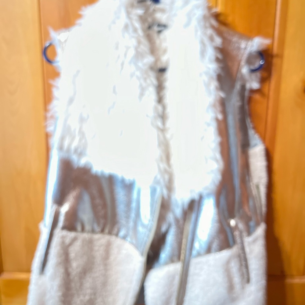 Furry vest medium